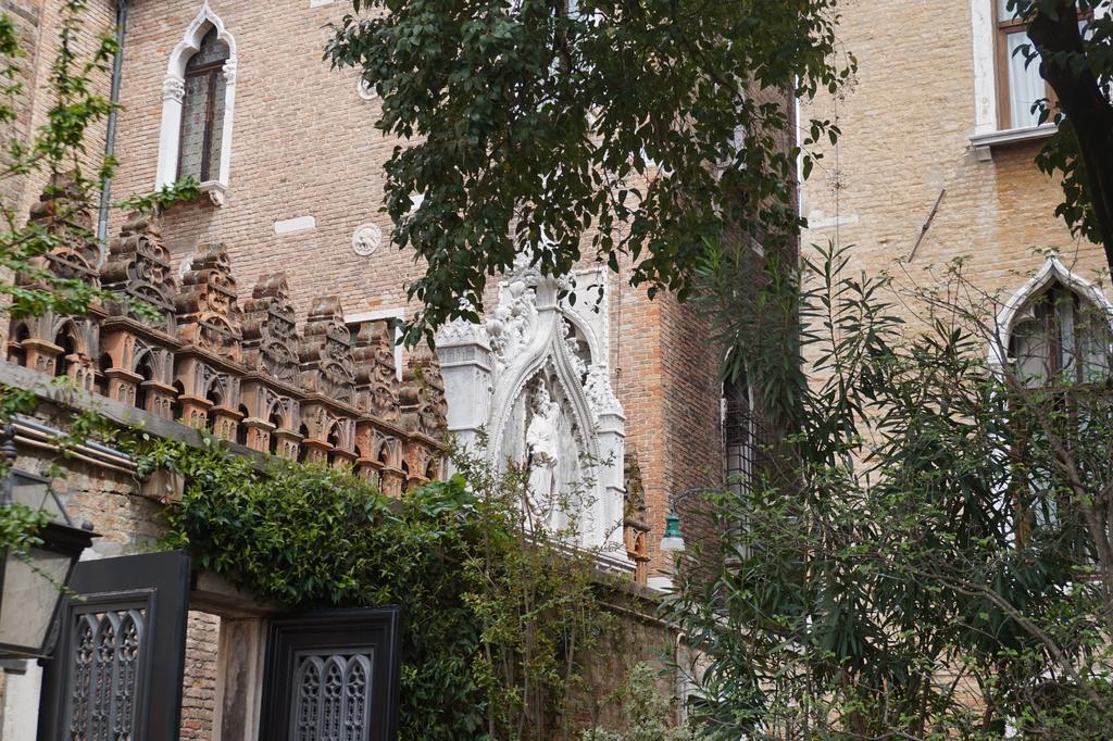 Pesaro Palace Venecia Exterior foto