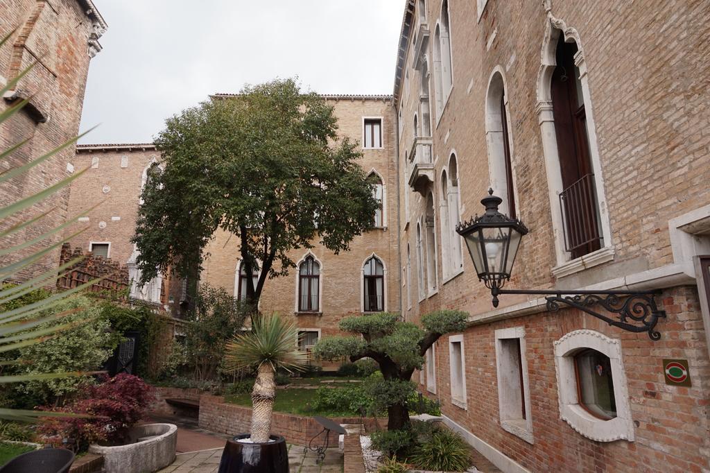 Pesaro Palace Venecia Exterior foto