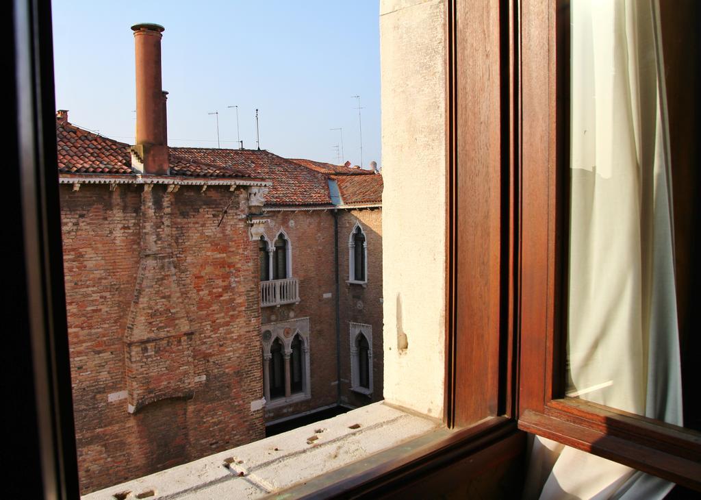 Pesaro Palace Venecia Exterior foto